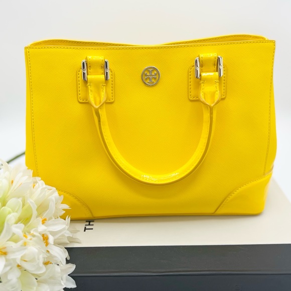 Tory Burch Handbags - ***Sold*** Tory Burch Robinson